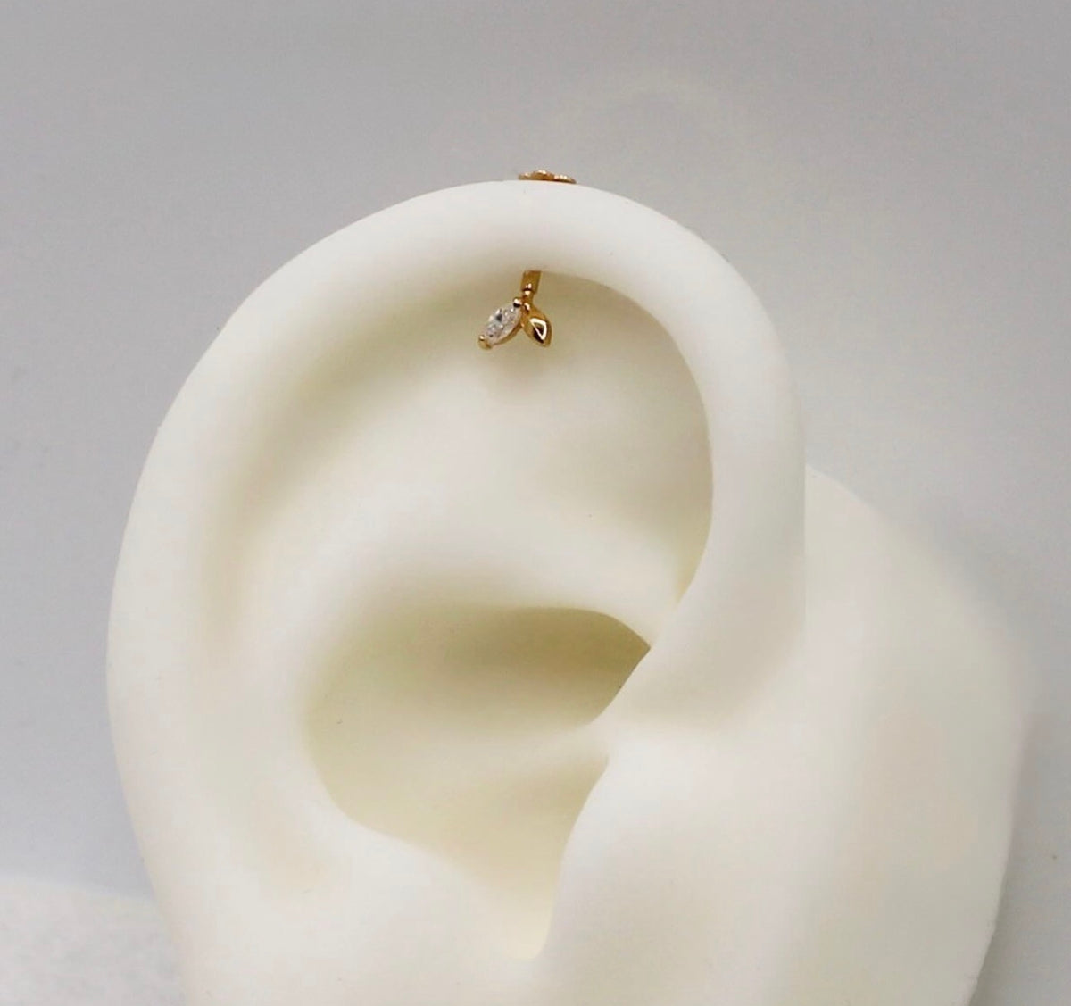 Tiny Vertical Helix Piercing Tulip Stud | 4mm