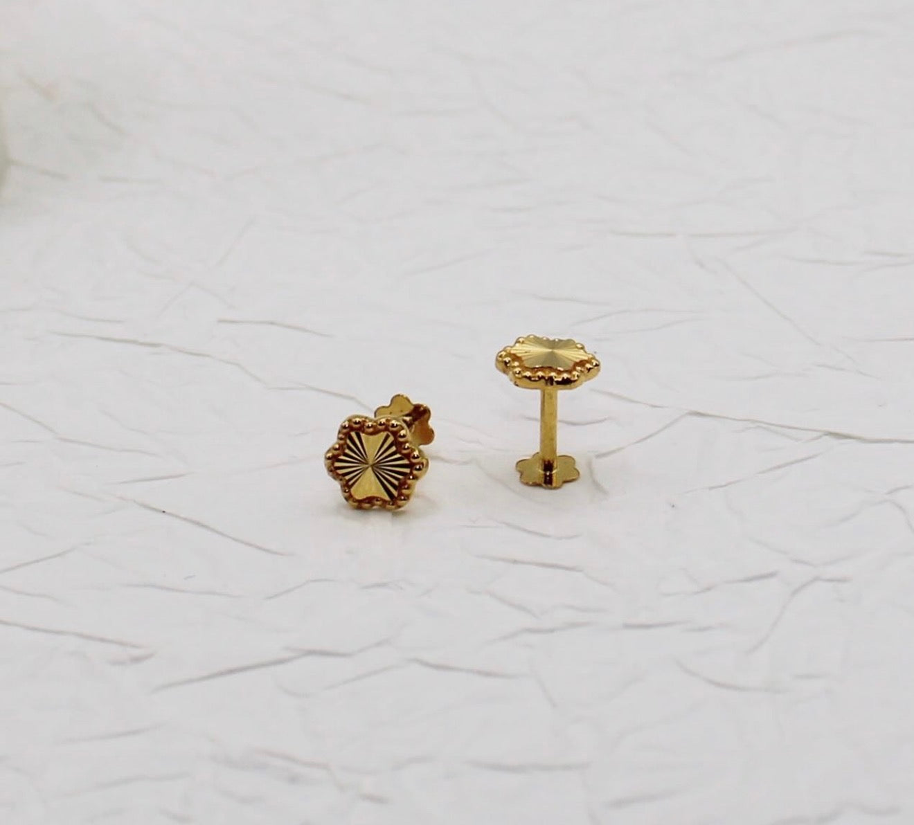 Dotted Flowery Studs | 6 leaves