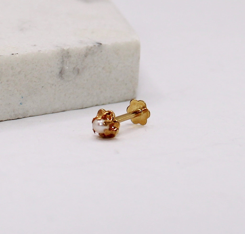 Flower Pearl Stud
