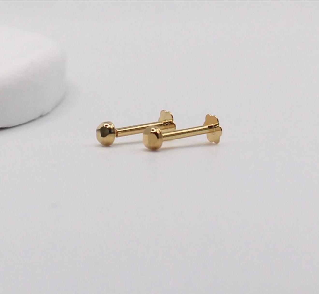 2.5mm Diamond Cut Studs | 18carat