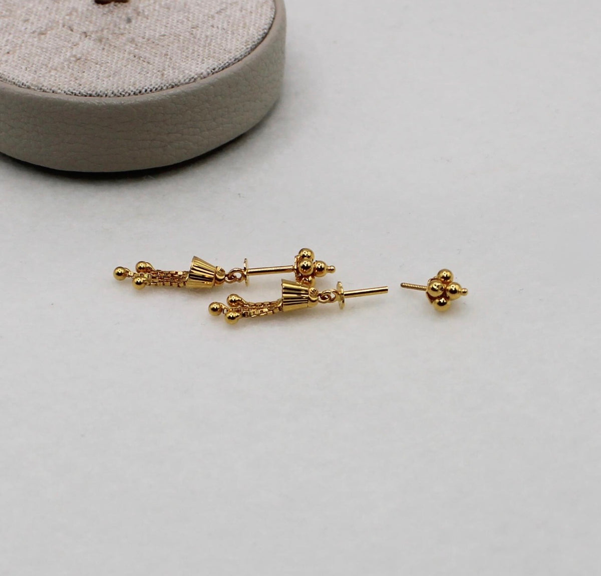 Chain-bell Vertical Helix Stud | 18carat