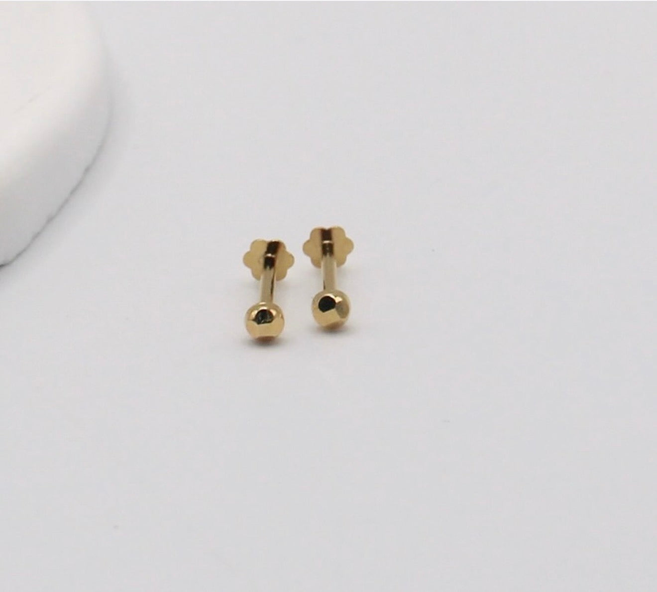 2.5mm Diamond Cut Studs | 18carat
