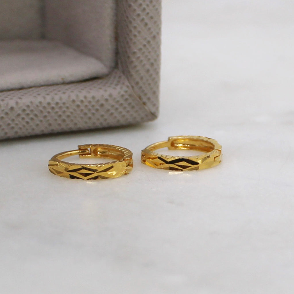8.8mm Detailed Gold Huggies