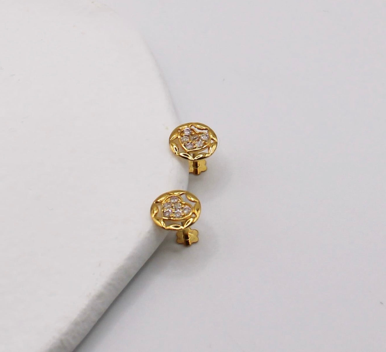 Round Heart Studs | pair