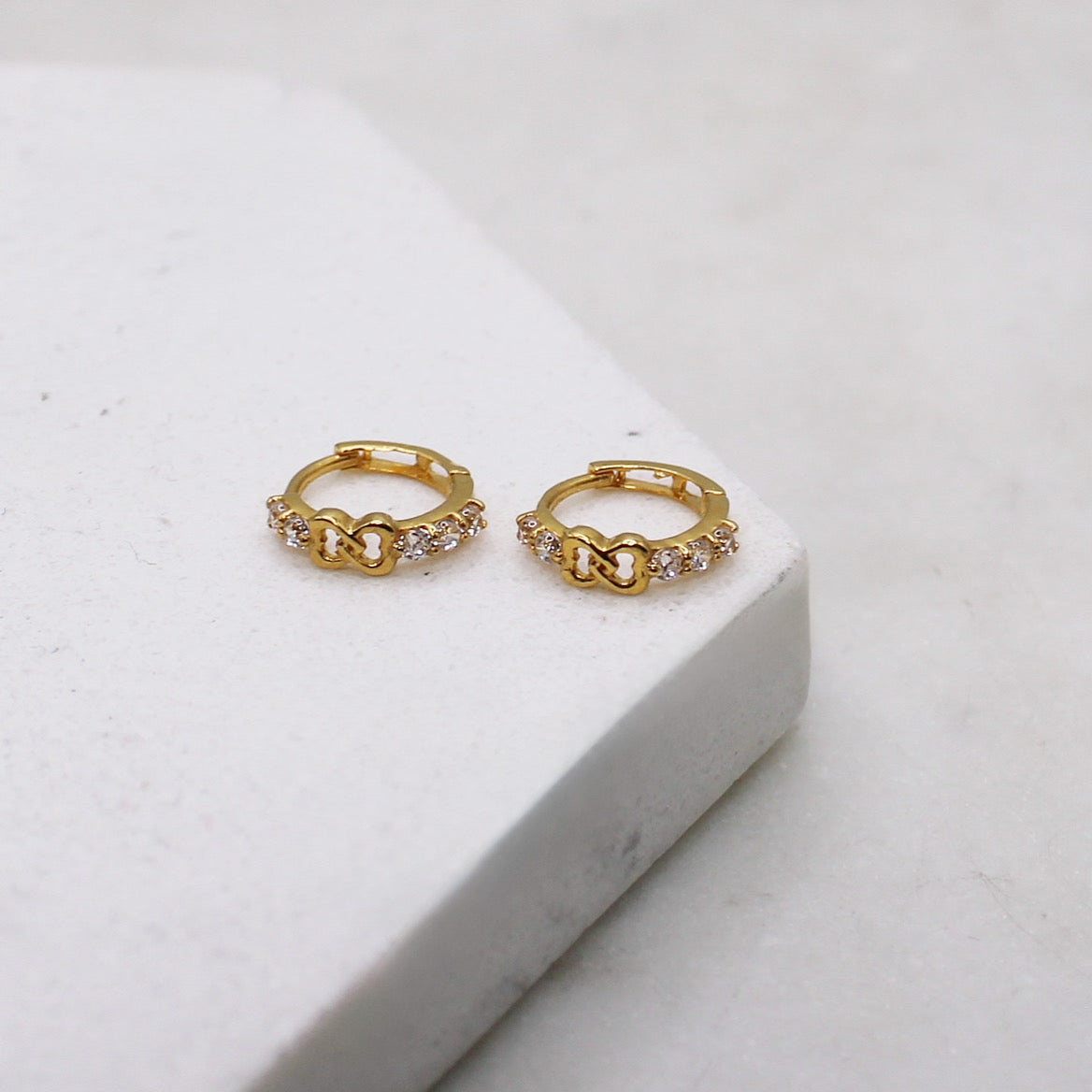 Mini Linked Heart Huggies (7mm)