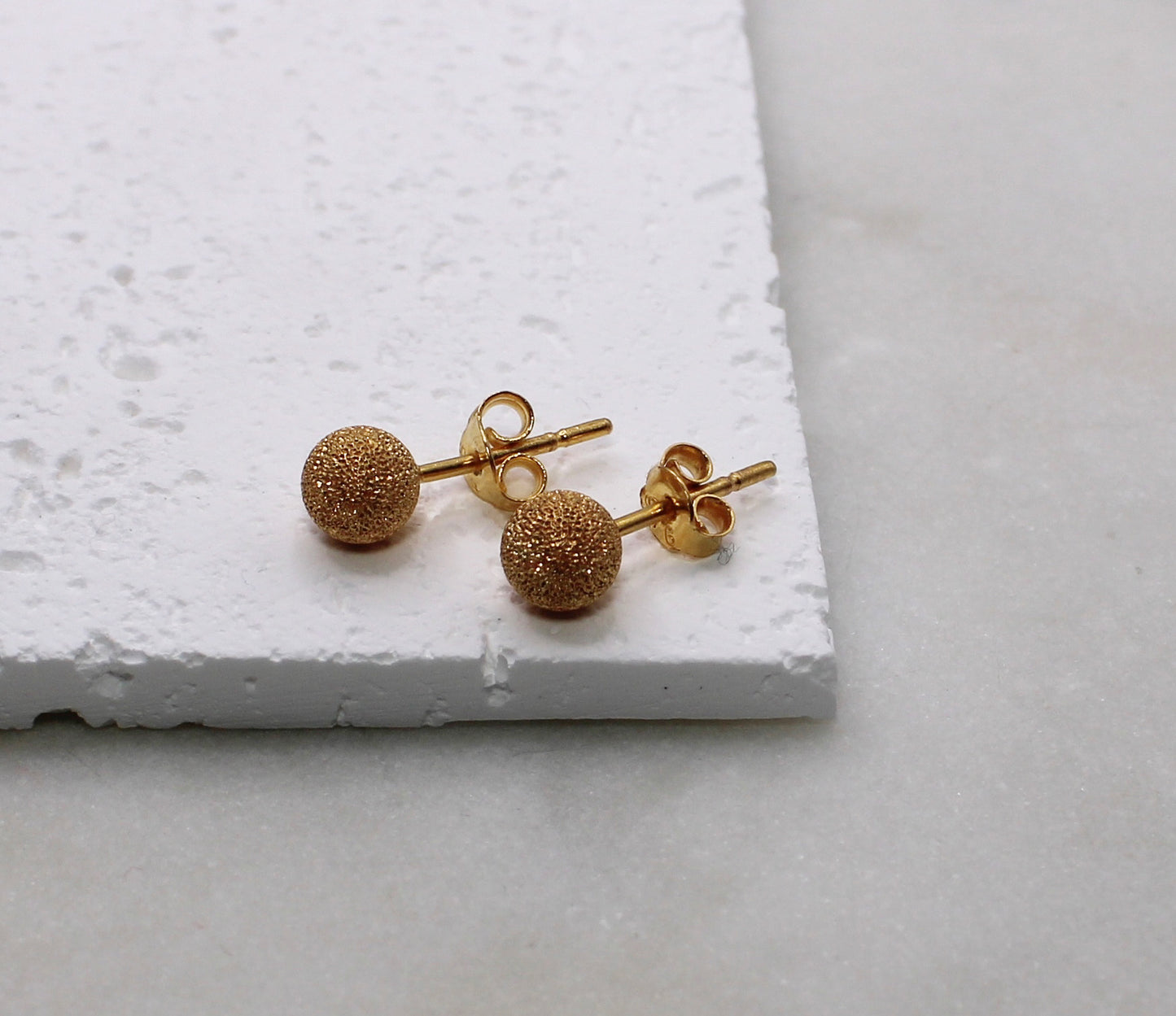 Duster-ball 22carat Studs