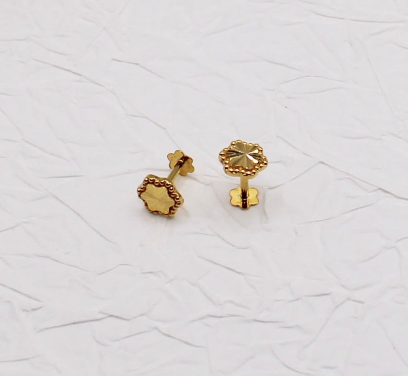 Dotted Flowery Studs | 6 leaves