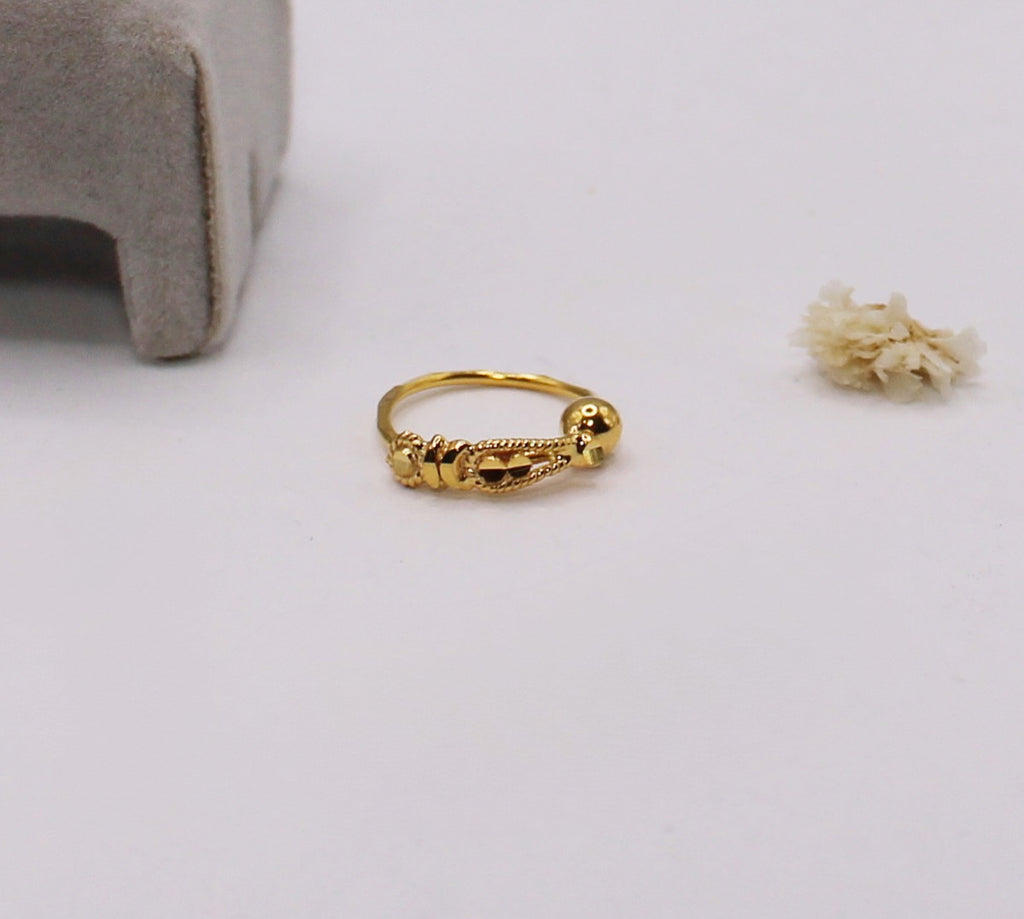 Detailed Dainty Hoop