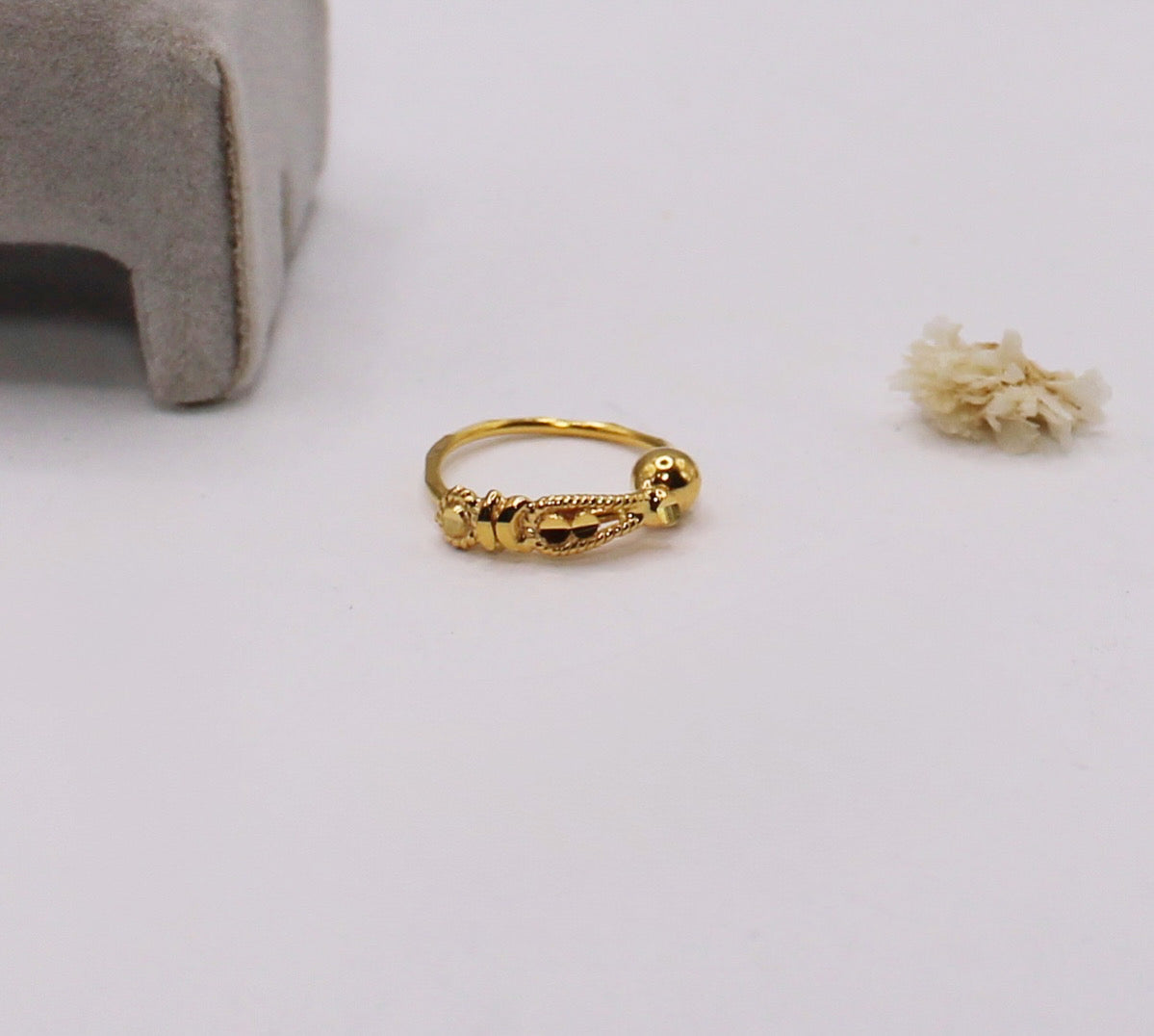 Detailed Dainty Hoop