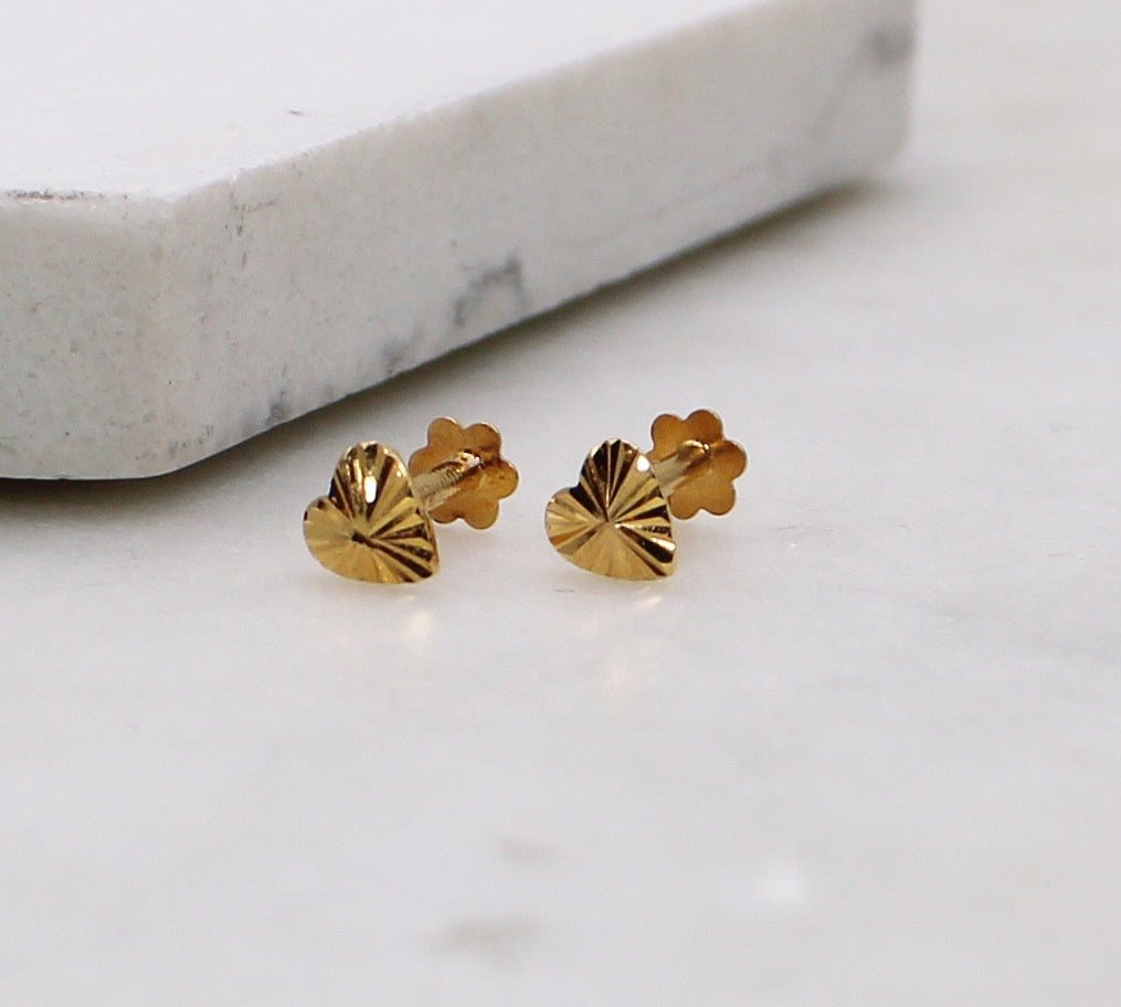 18carat Detailed Heart Studs