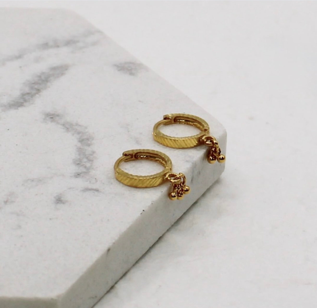 Detailed Dangly Huggies | 8mm