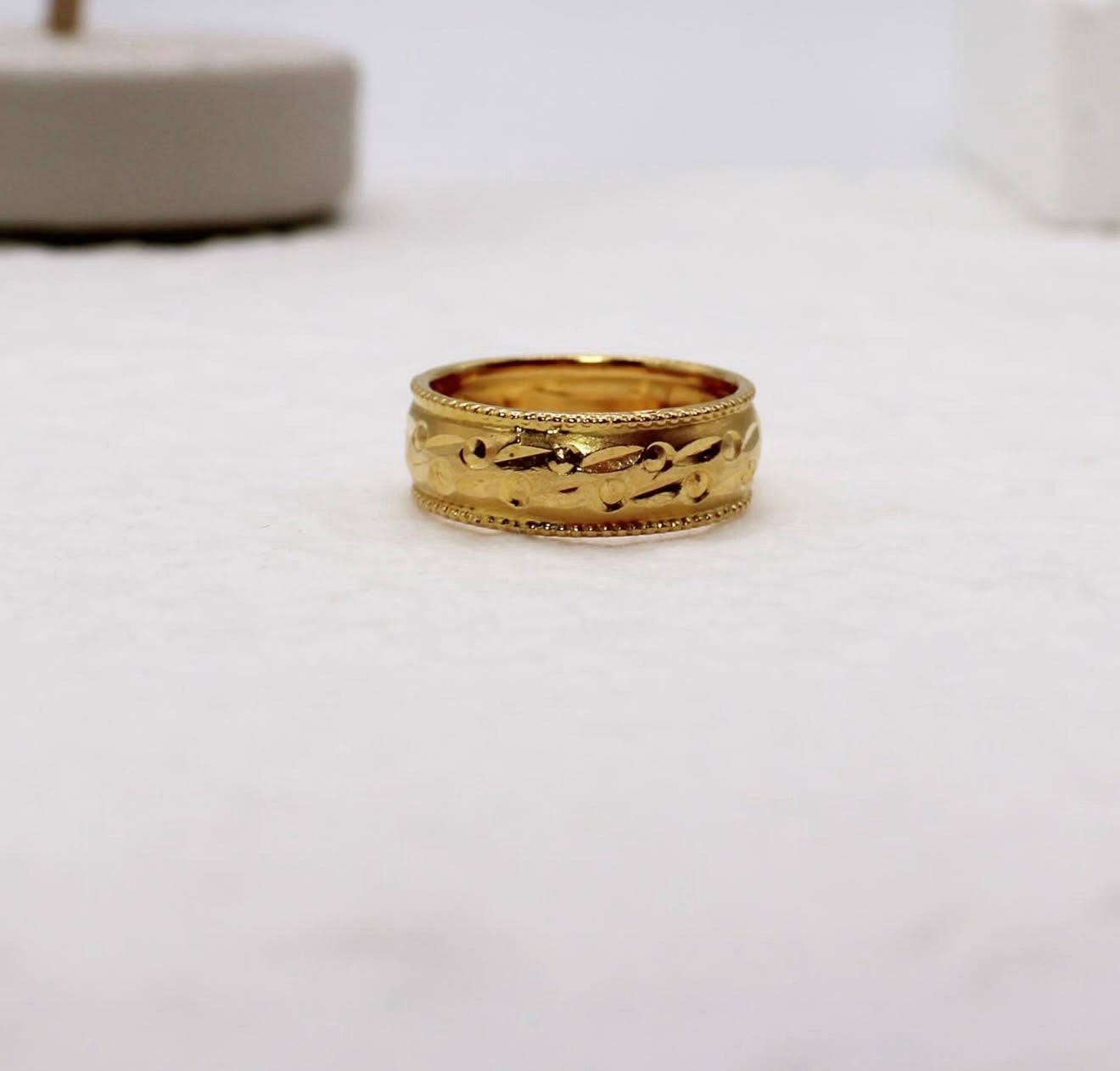 Light Detailed Band Ring