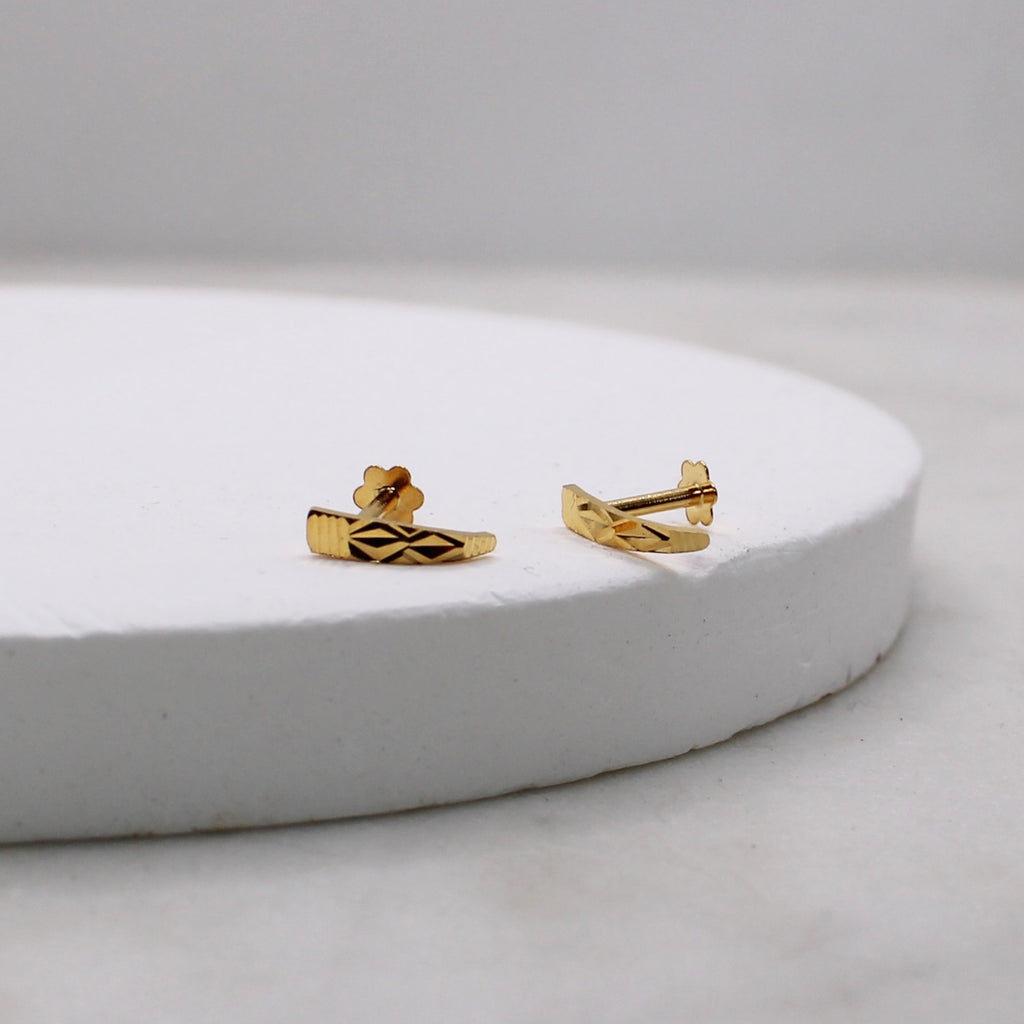 Diamond-cut Detailed Long Studs