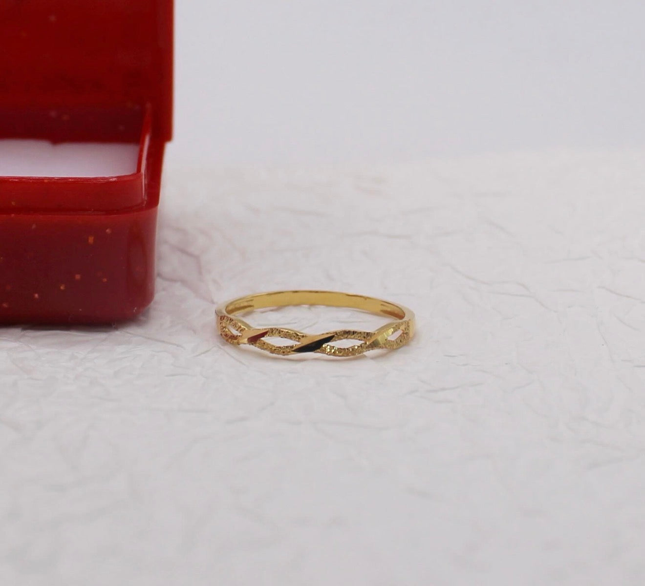 Dainty Band Ring | Size M