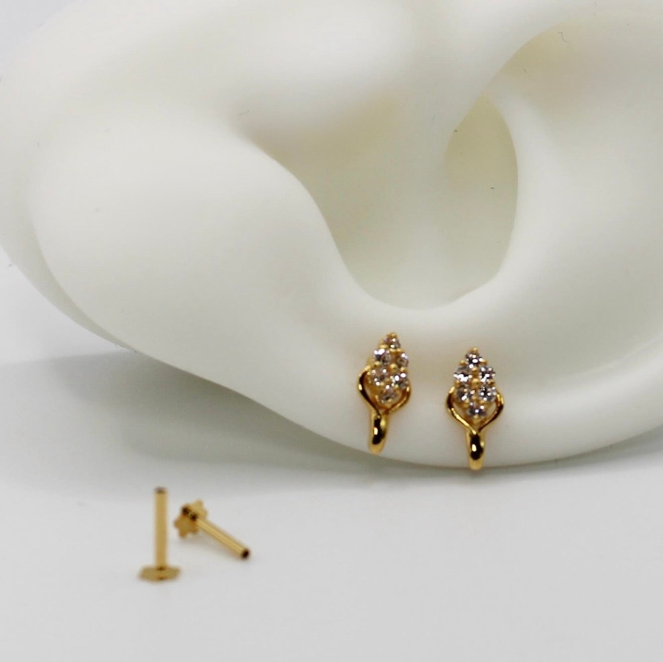 Detailed Long Stud | single piece