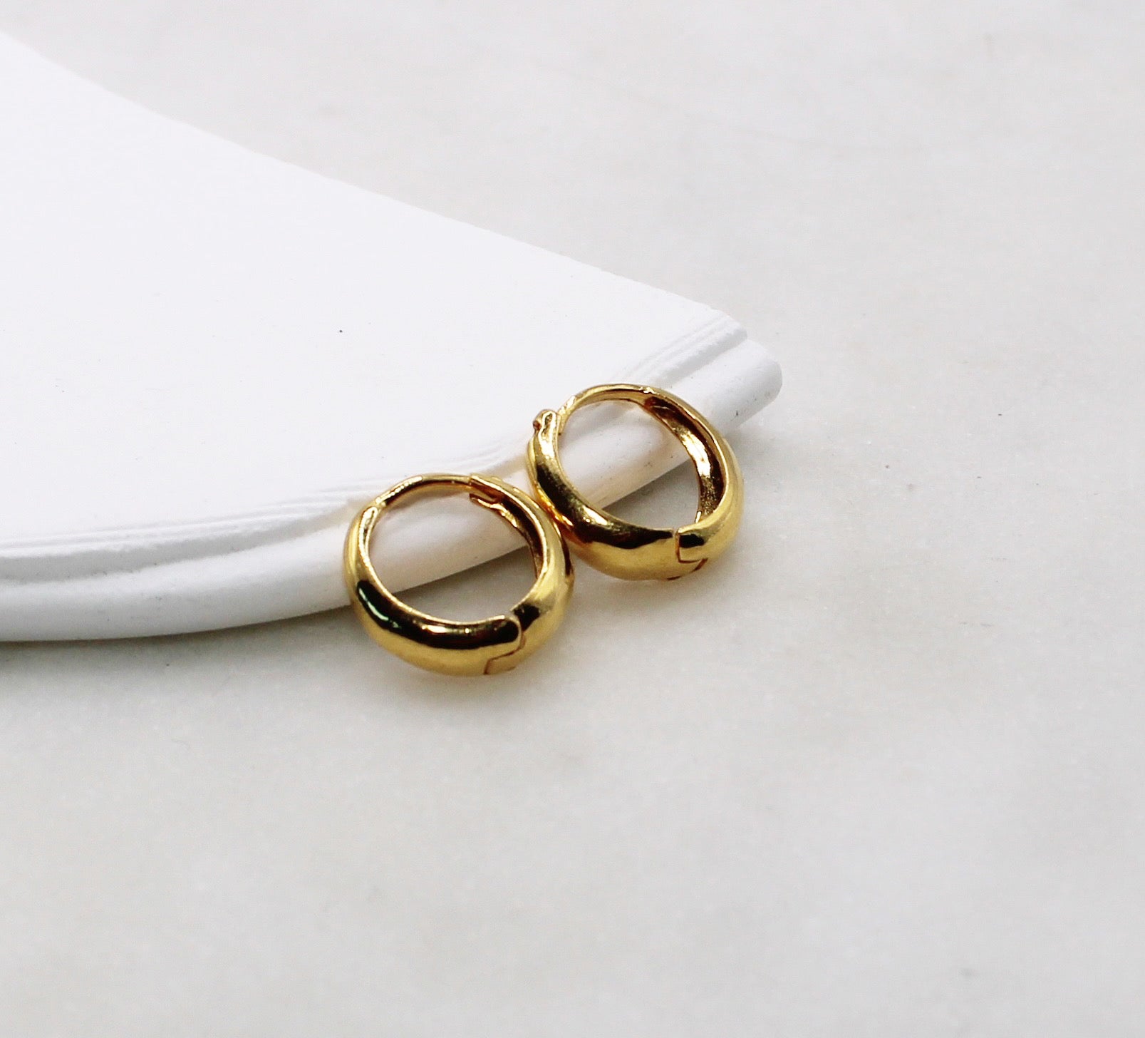 Dome Huggies | 9.5mm