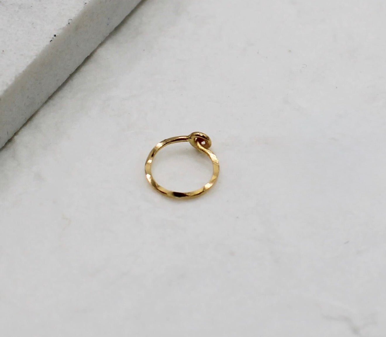 Diamond-cut Minimal Hoop | 7mm
