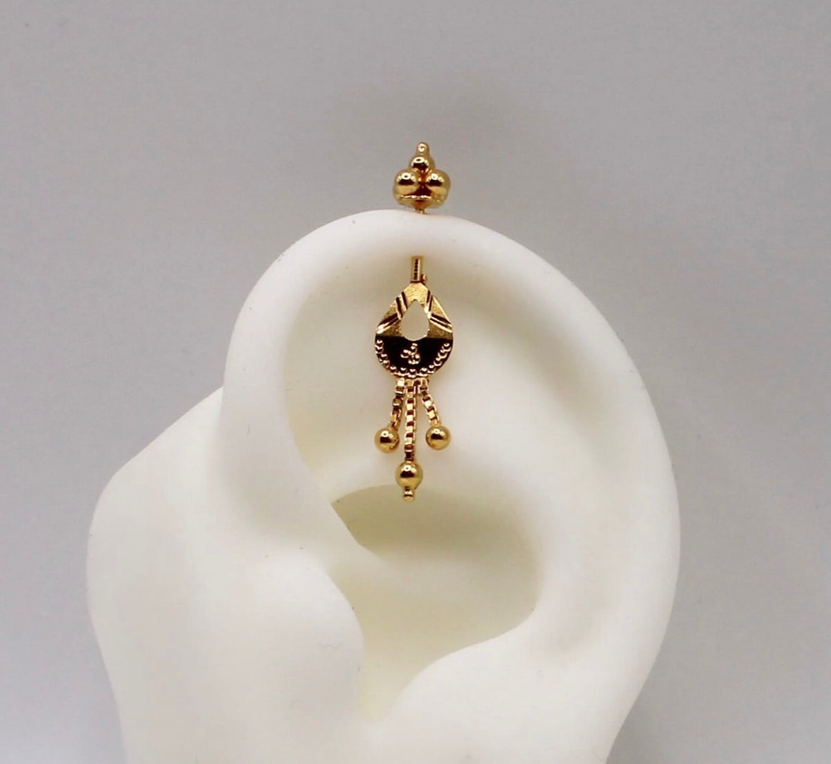 Flat detailed Vertical Helix Stud