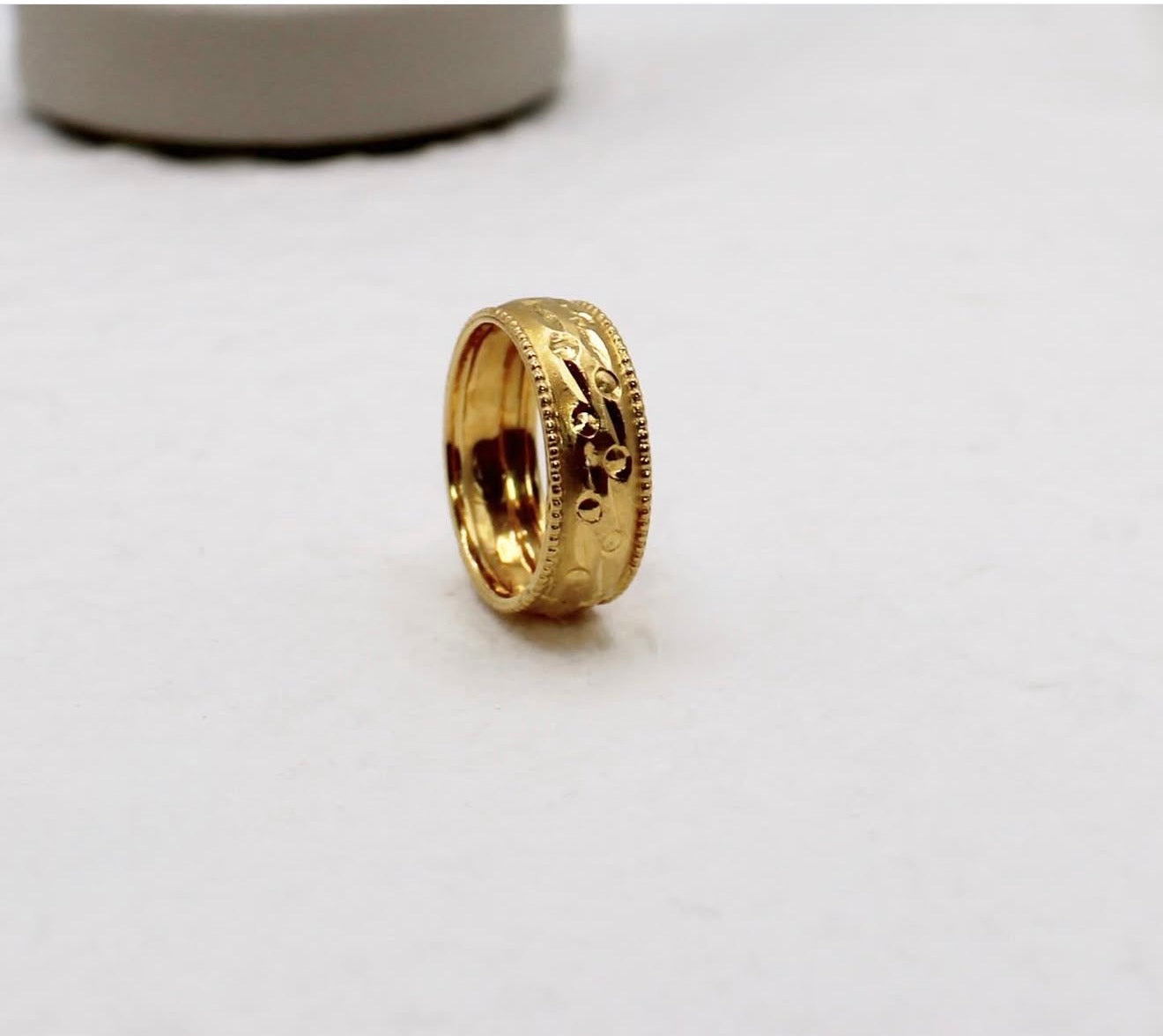 Light Detailed Band Ring