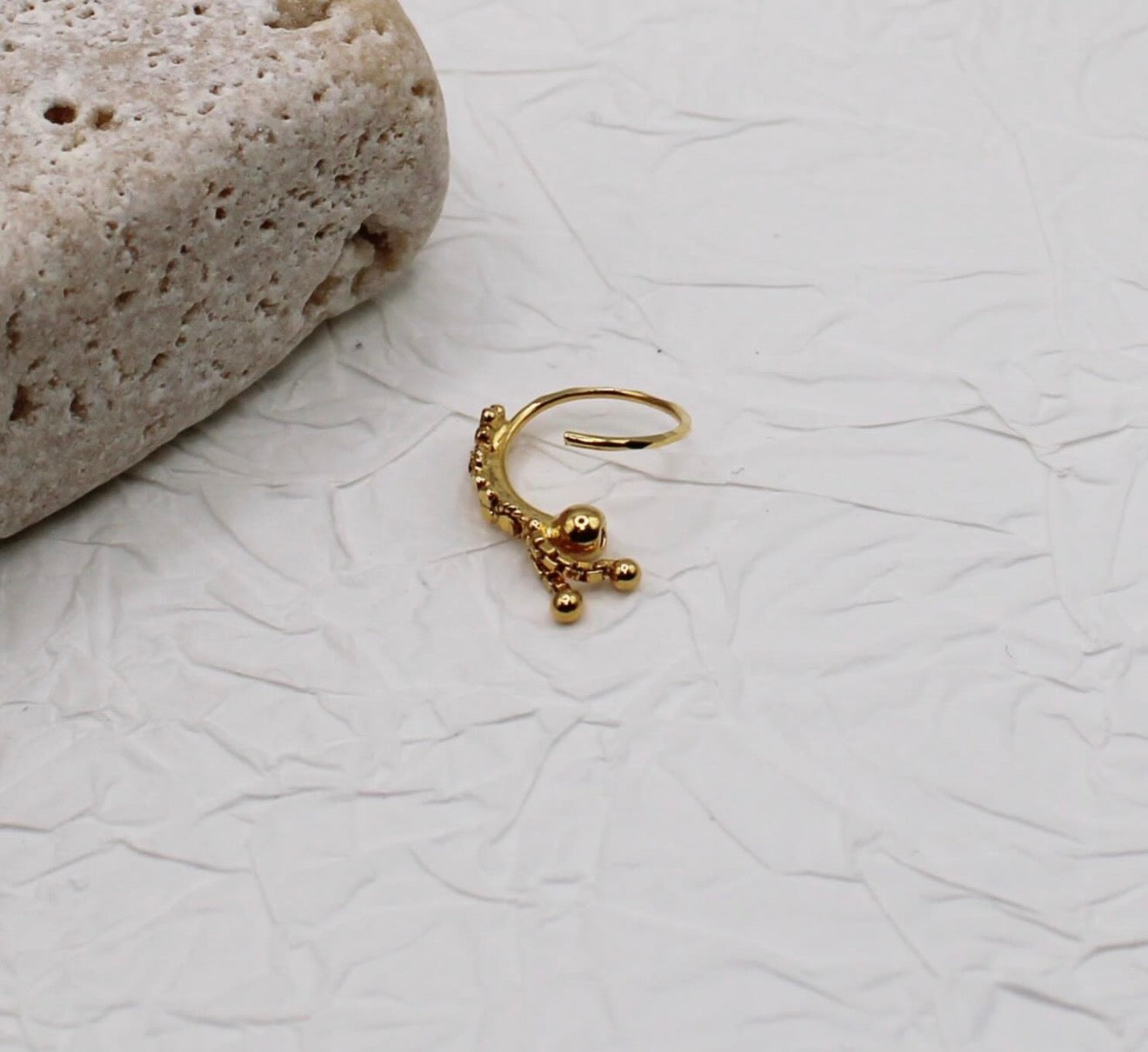 Detailed Chain Drop Hoop | 8.5mm