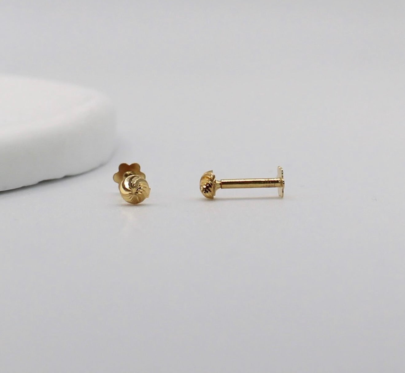 Swirly Studs | 2.8mm