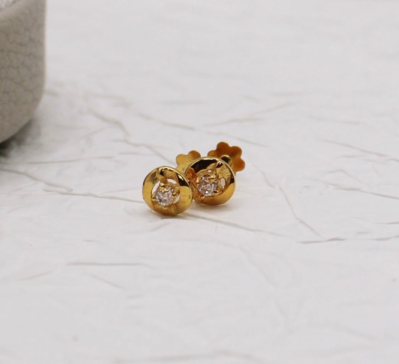 Simple Sparkle Studs | 4.5mm
