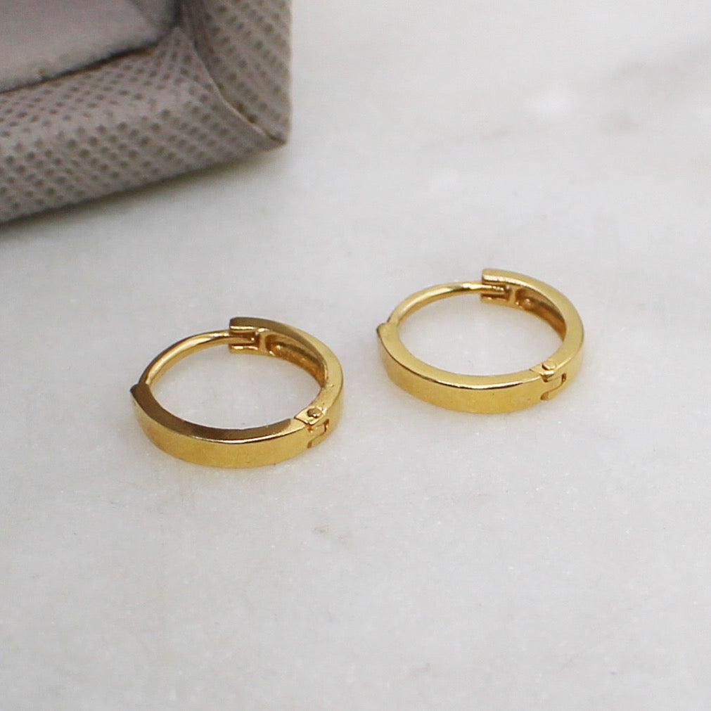 Minimalist Plain Huggies