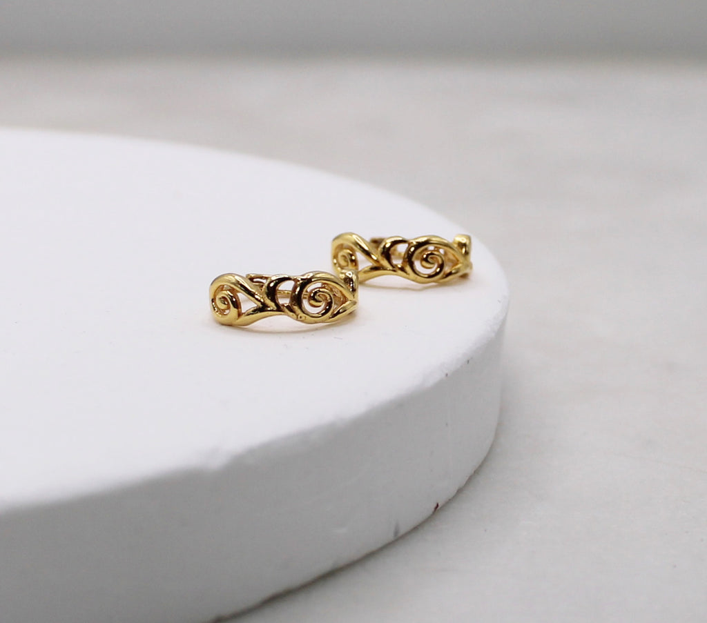 Swirly Detailed Huggies | 8.5mm