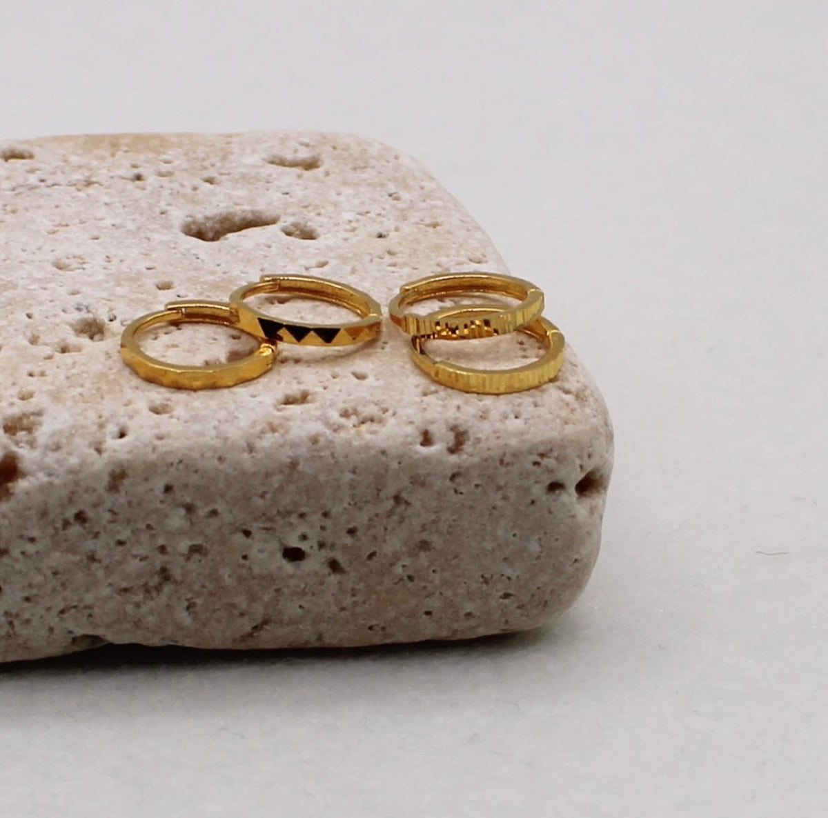 Thin Detailed Huggies | 8.5mm