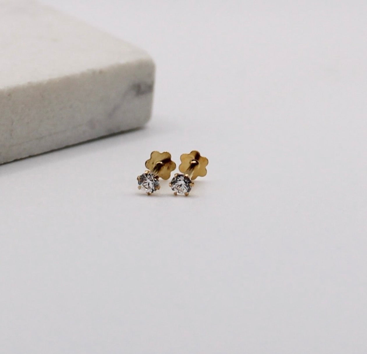Sparkly Studs | 2.5mm