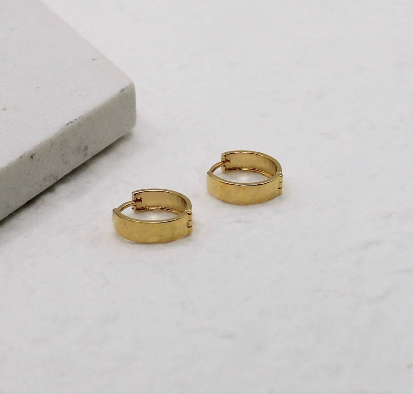 Chunky Wide Huggies | 11mm