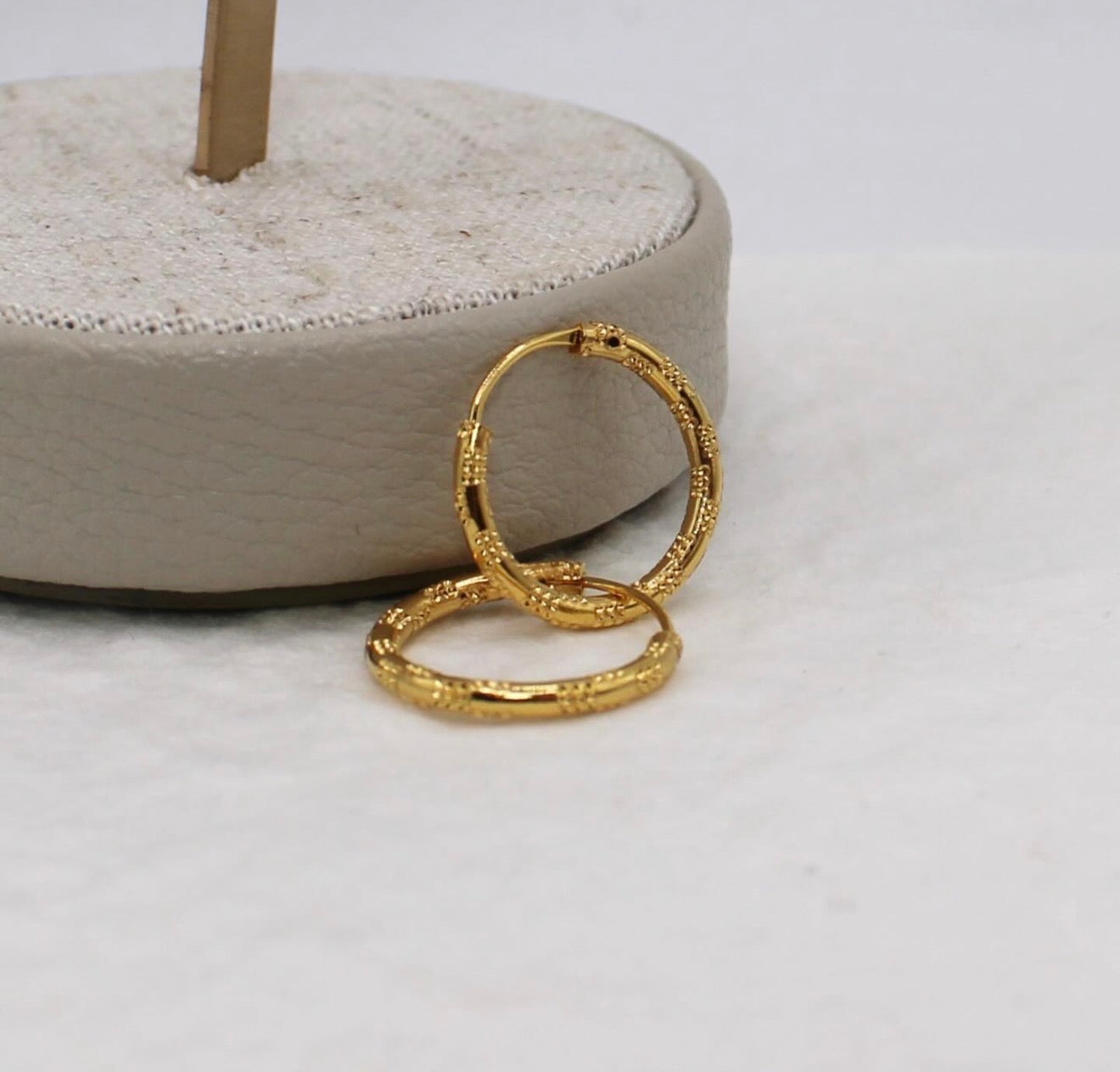 Small Detailed Hoops | 18carat