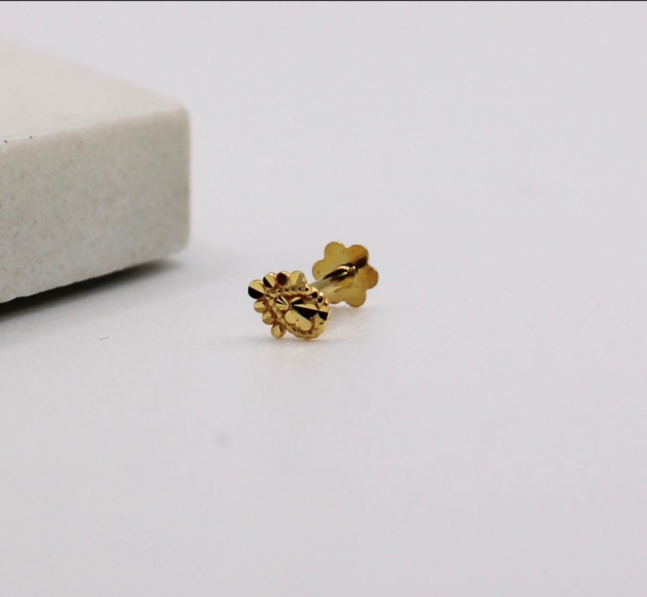 Gold Petal Stud | 4mm