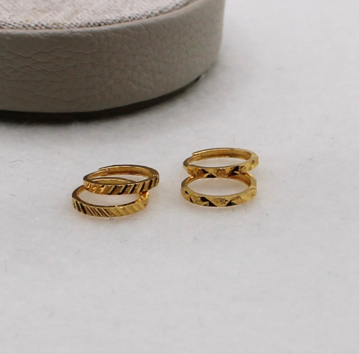 Thin Detailed Huggies | 8.5mm