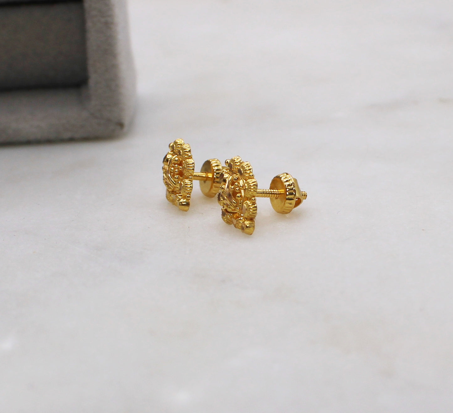 Mini 22carat Tear-shape Studs