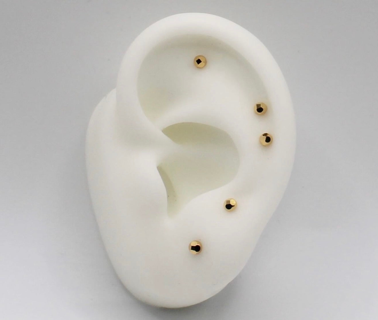 2.5mm Diamond Cut Studs | 18carat