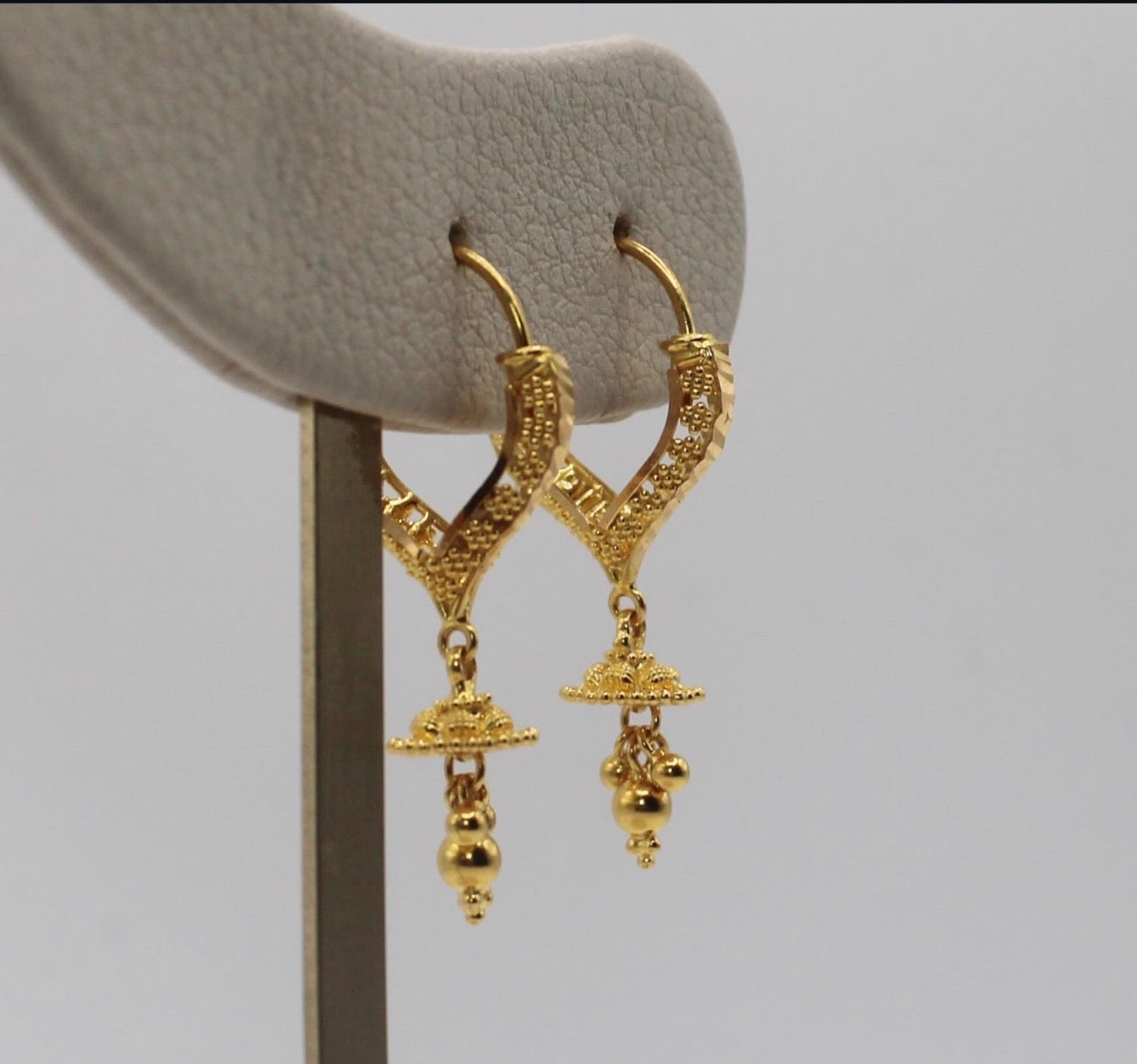 U-shape Jhumkas | 22carat
