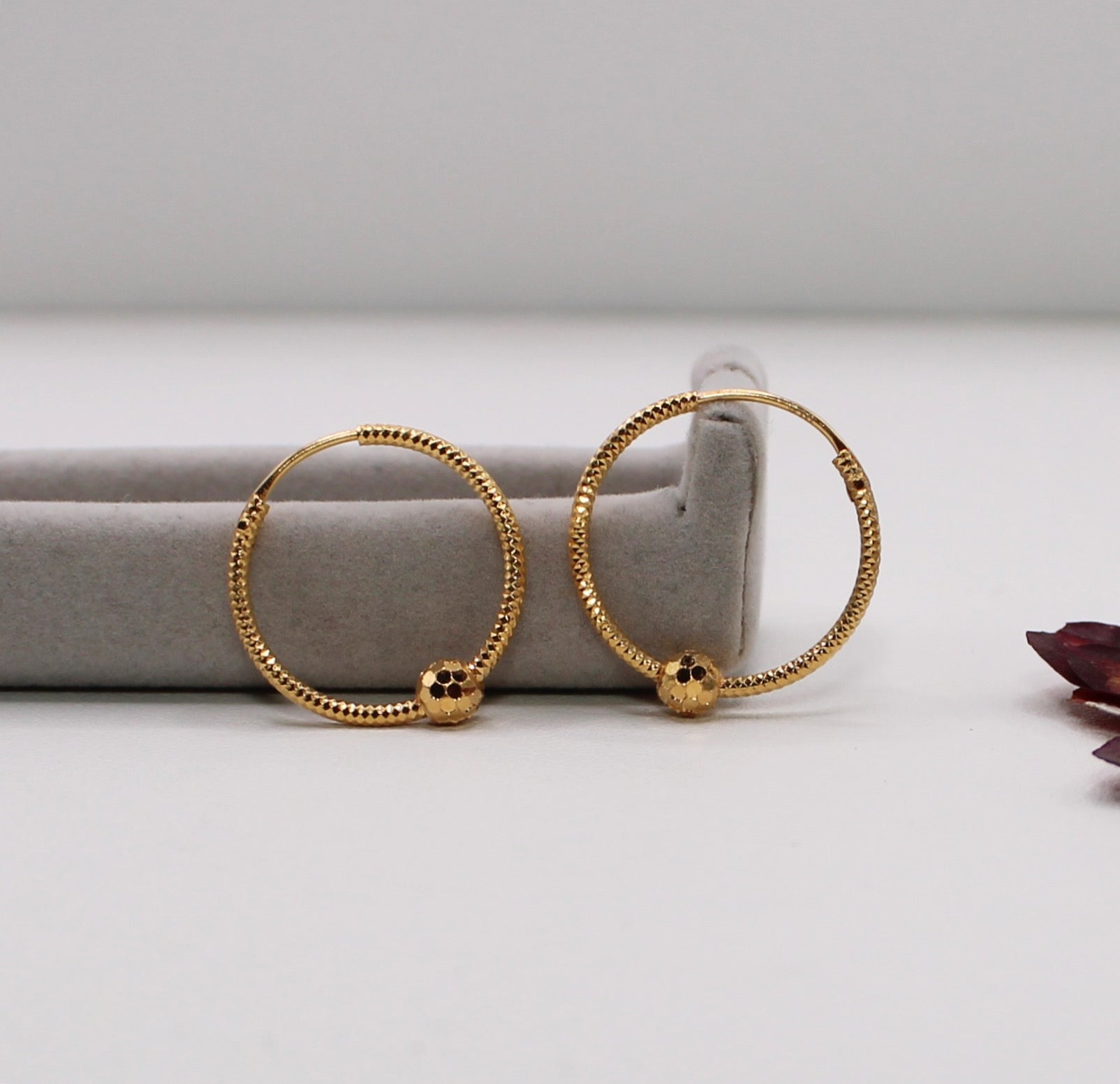 Dainty Hoops | 17mm