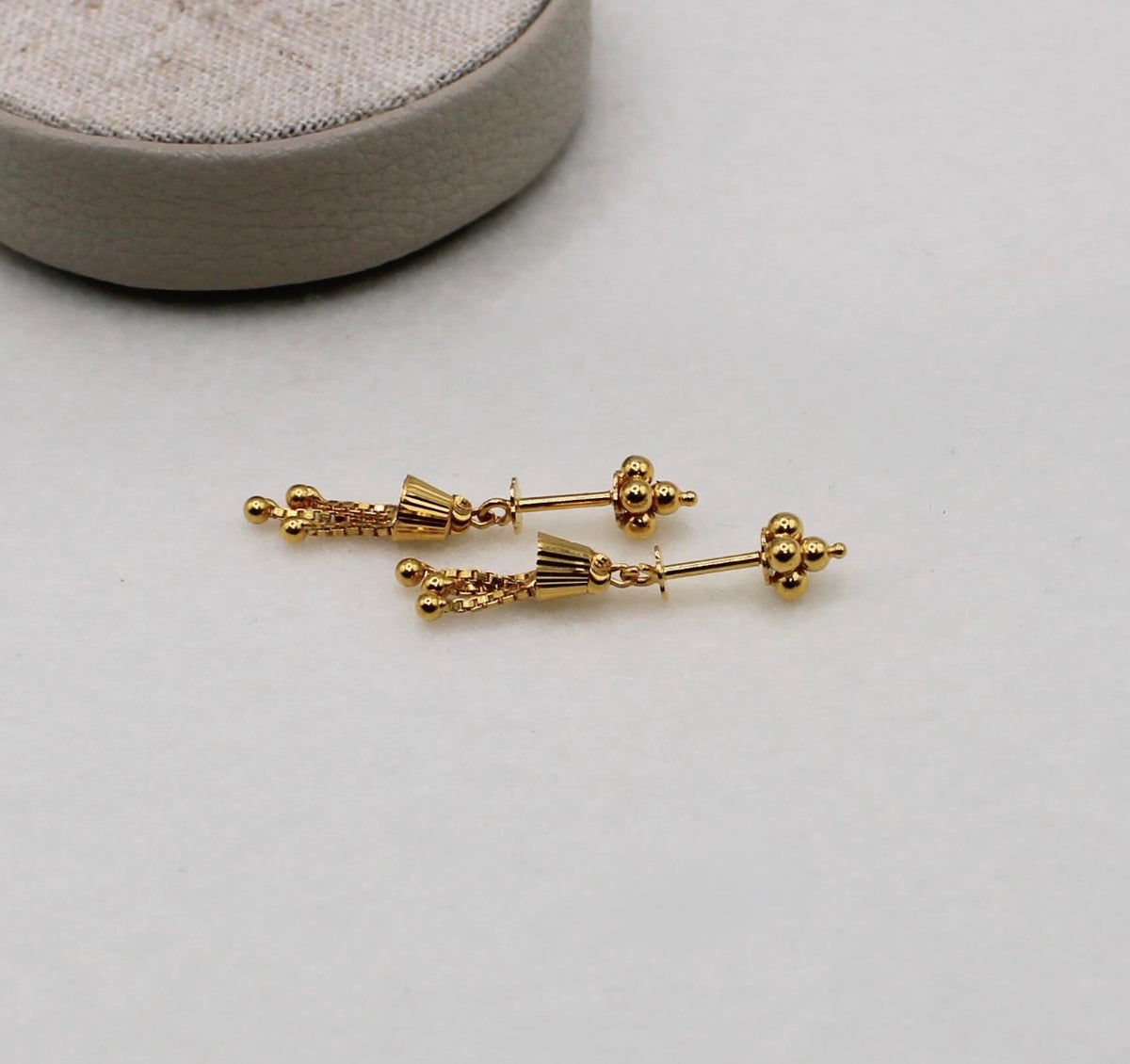 Chain-bell Vertical Helix Stud | 18carat