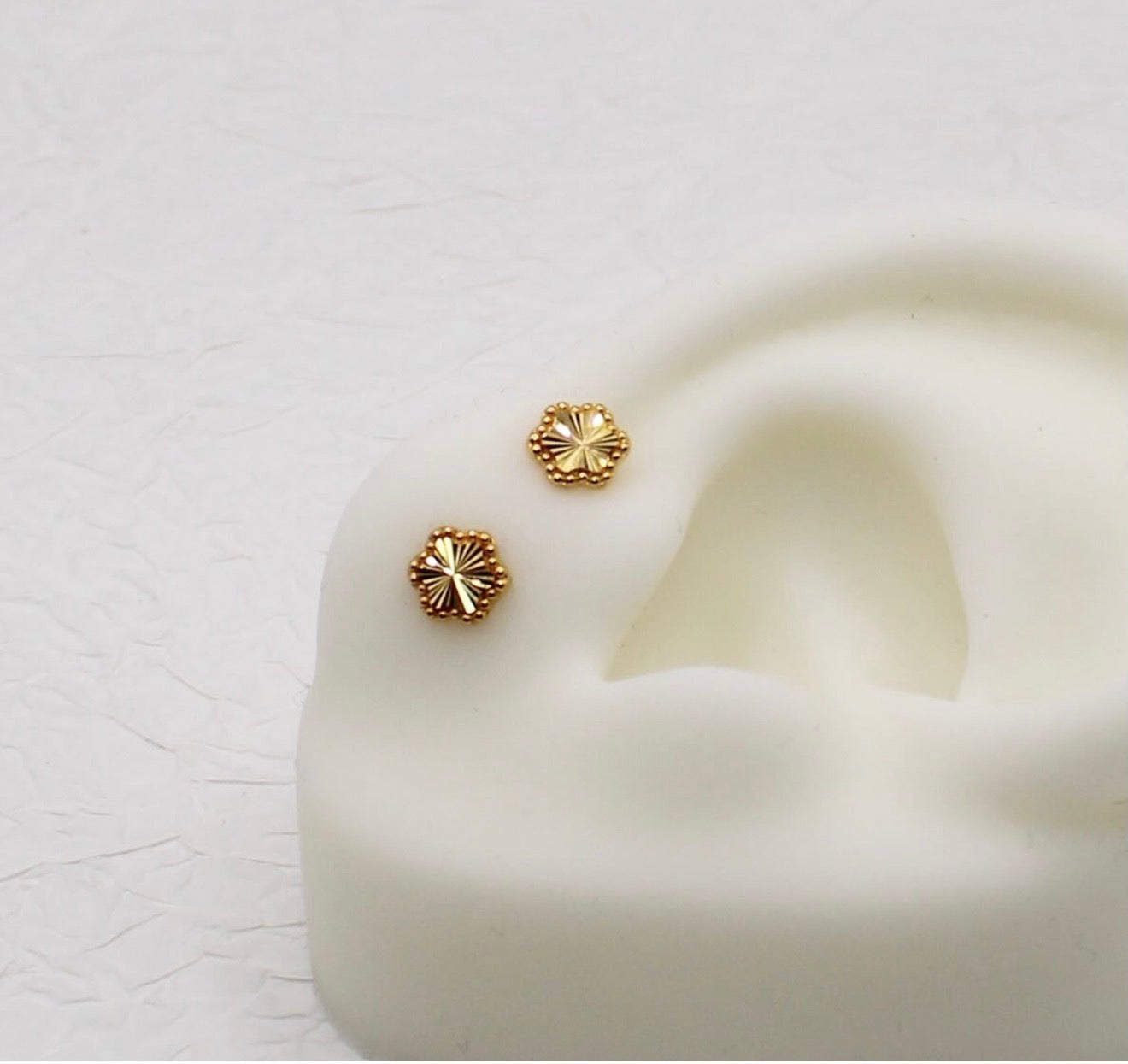Dotted Flowery Studs | 6 leaves