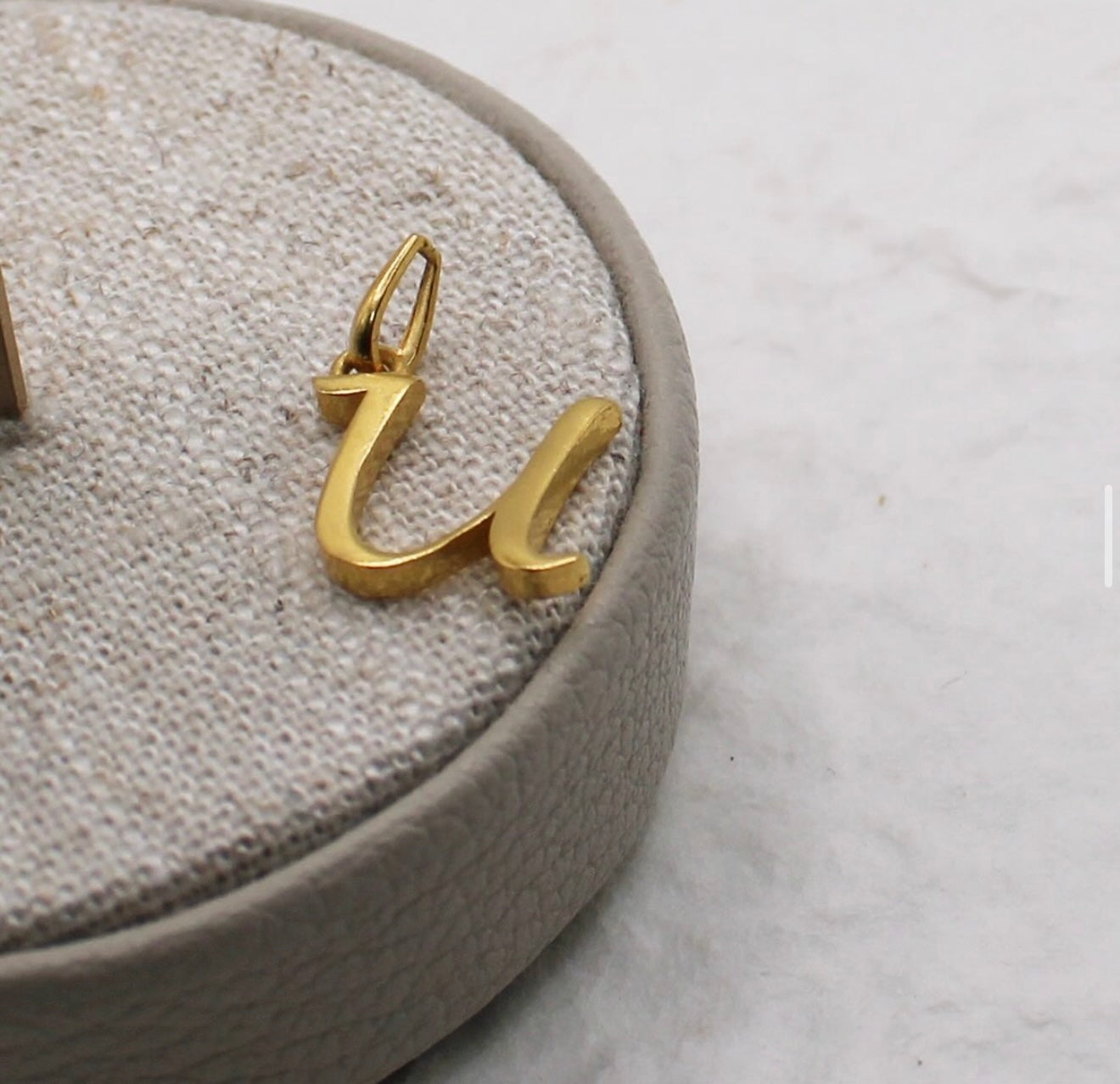22carat Initial ‘U’ Pendant