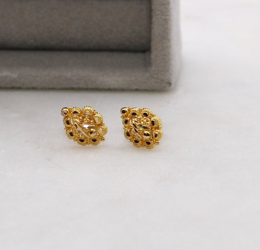 Mini 22carat Tear-shape Studs