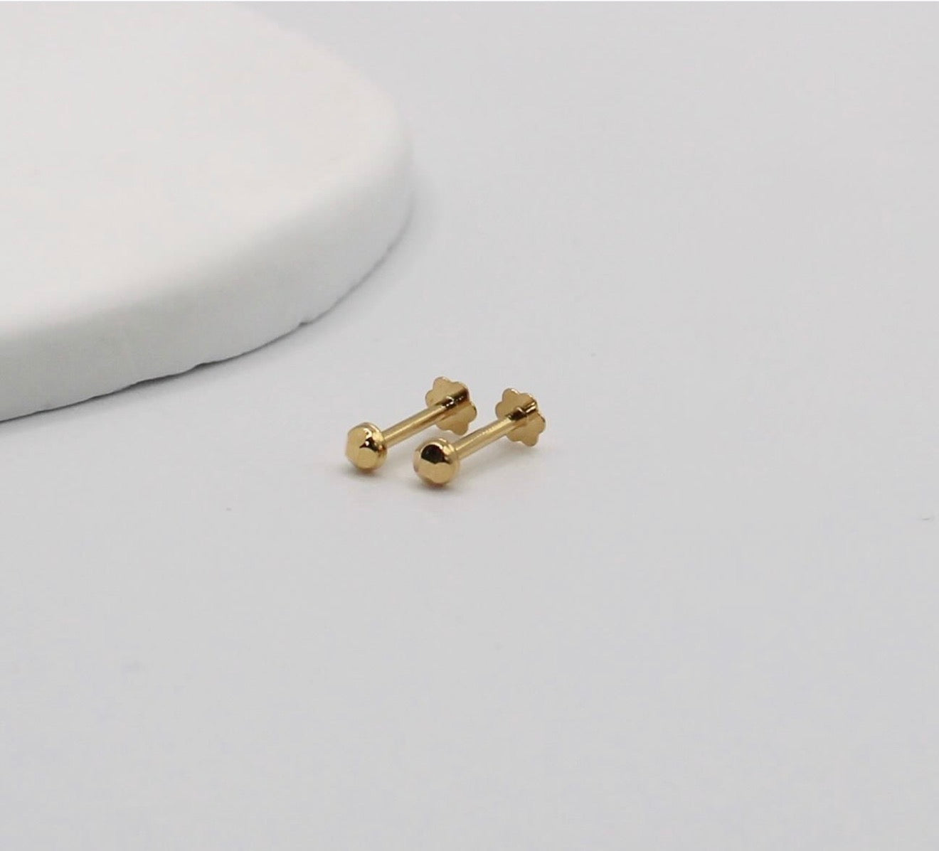 2.5mm Diamond Cut Studs | 18carat