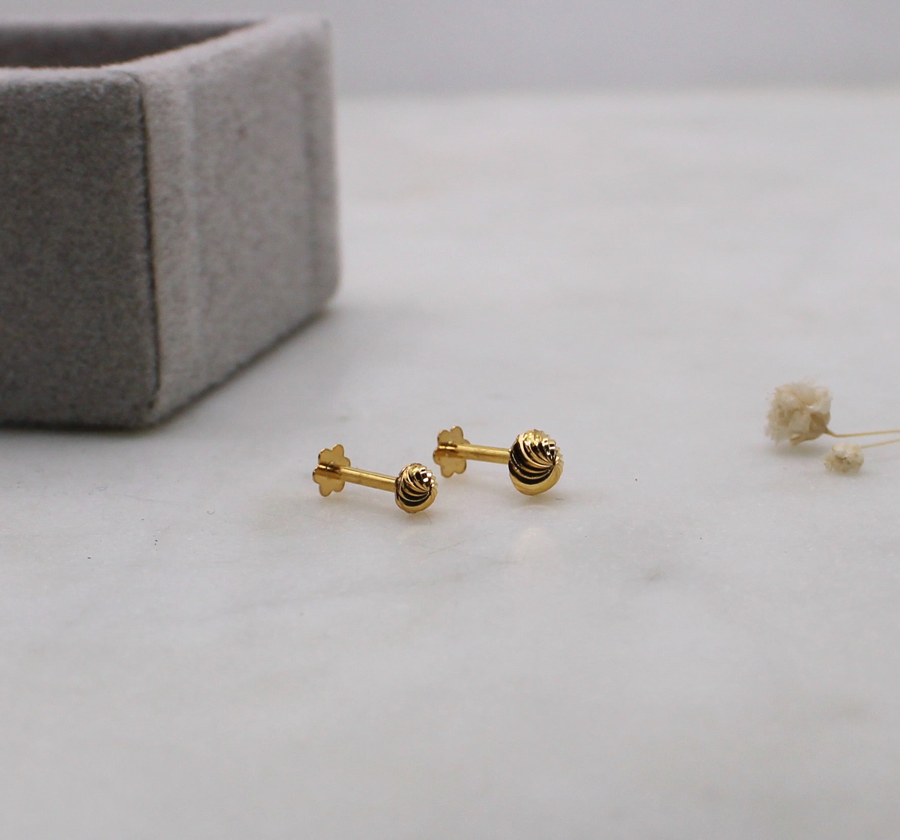 Swirly Stud (single piece)