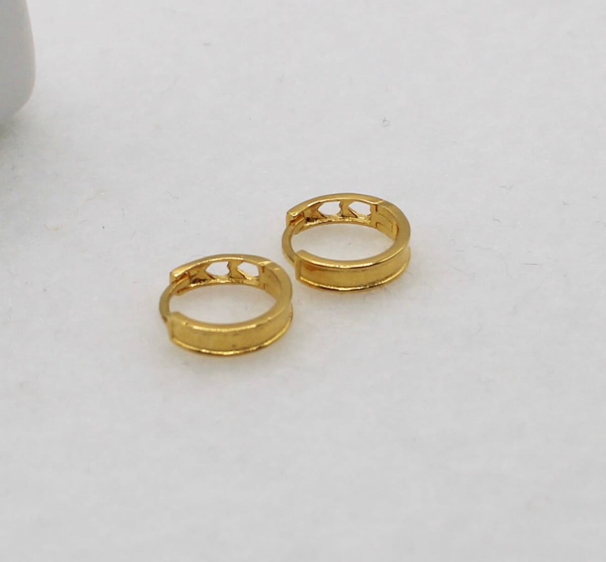 Small Huggies | 7.8mm