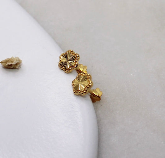 Dotted Flower Stud | 5 leaves