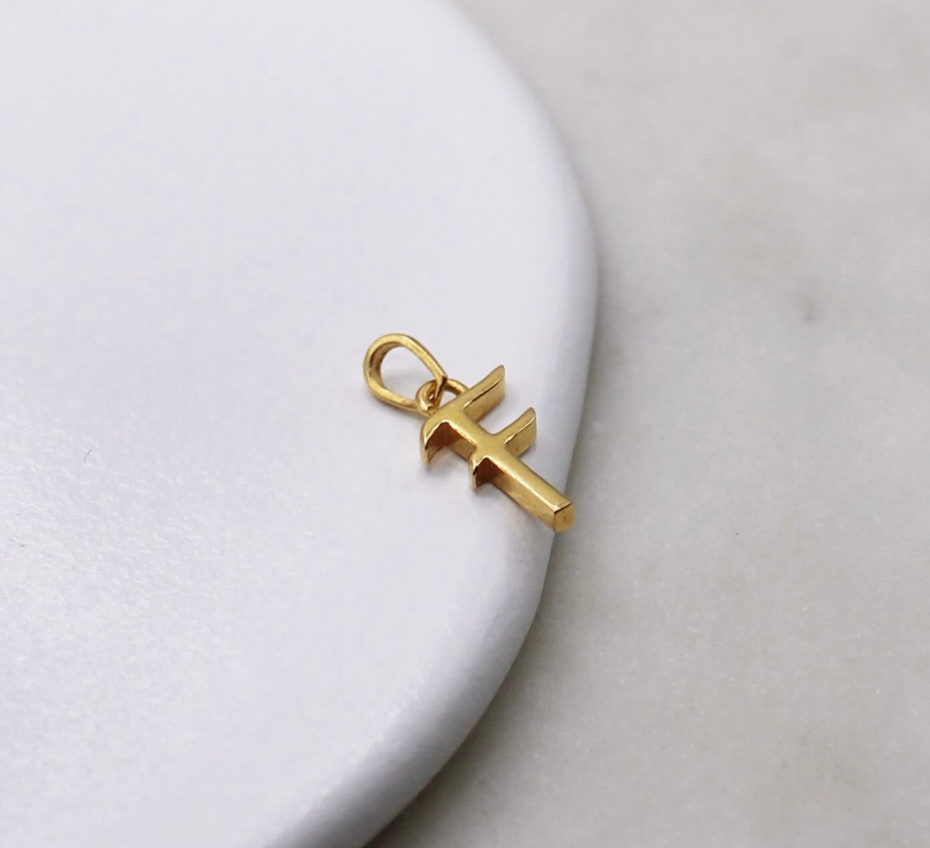 22carat Initial ‘F’ Pendant
