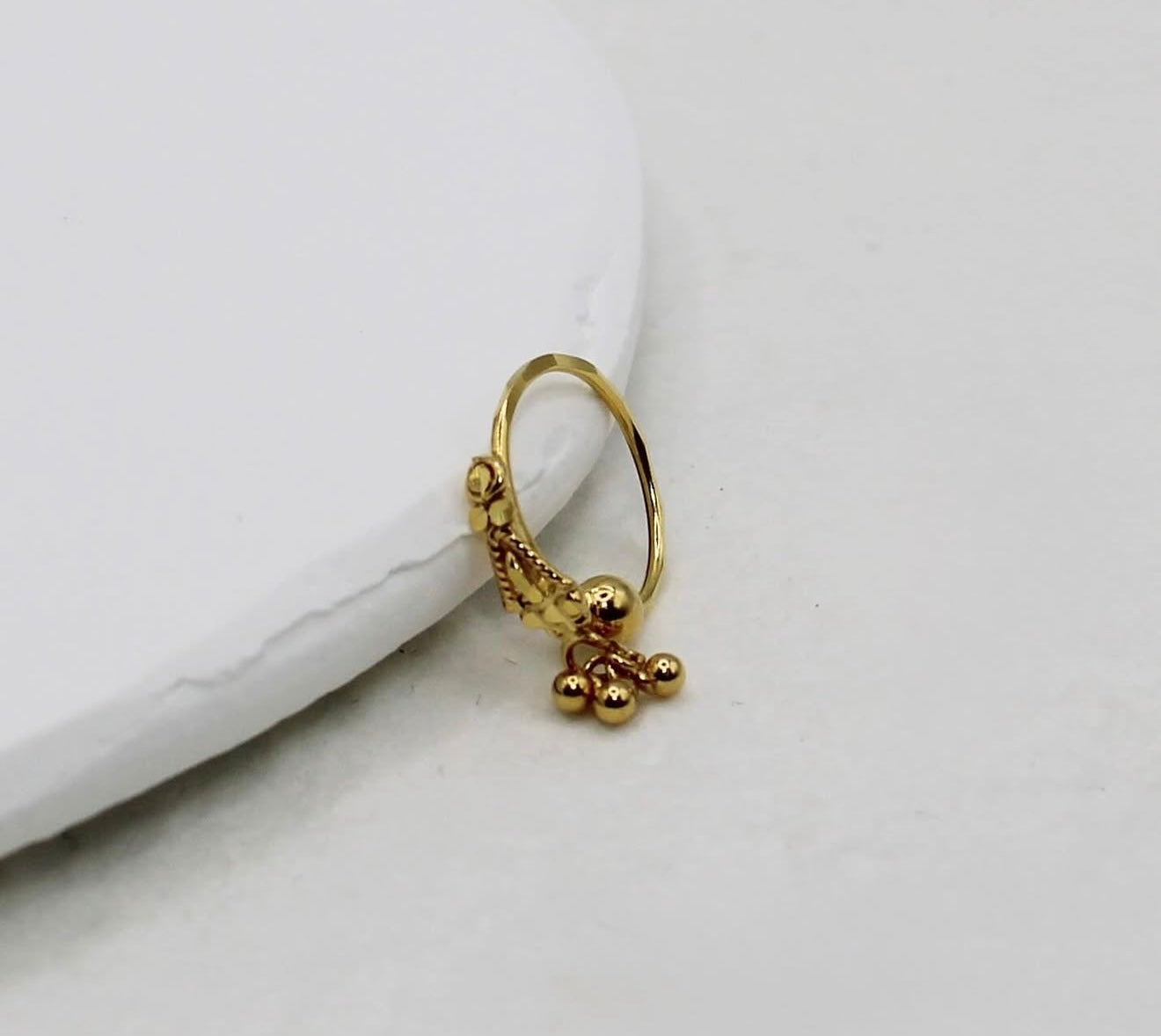 Nia Hoop