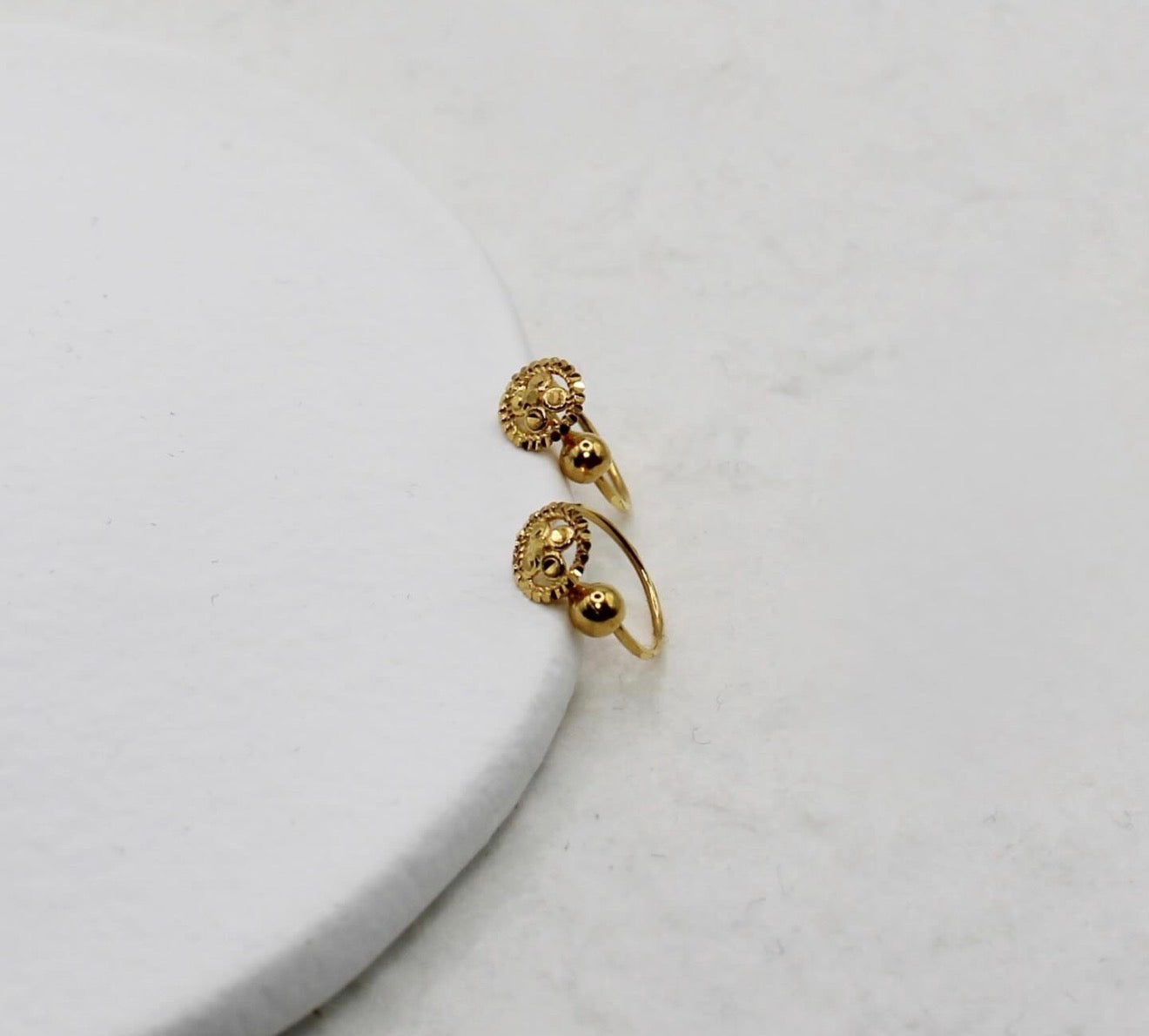 Small Round Detailed Huggies | 9mm