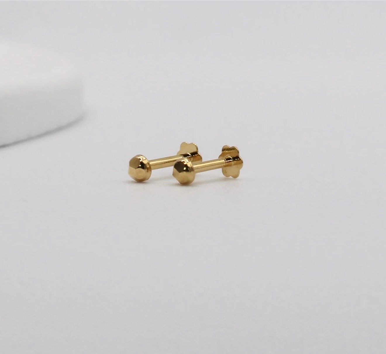 2.5mm Diamond Cut Studs | 18carat